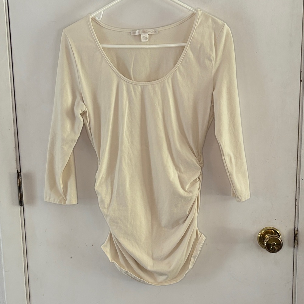 Boston Proper ivory knit top with ruched sides & 3/4 sleeves Size Medium